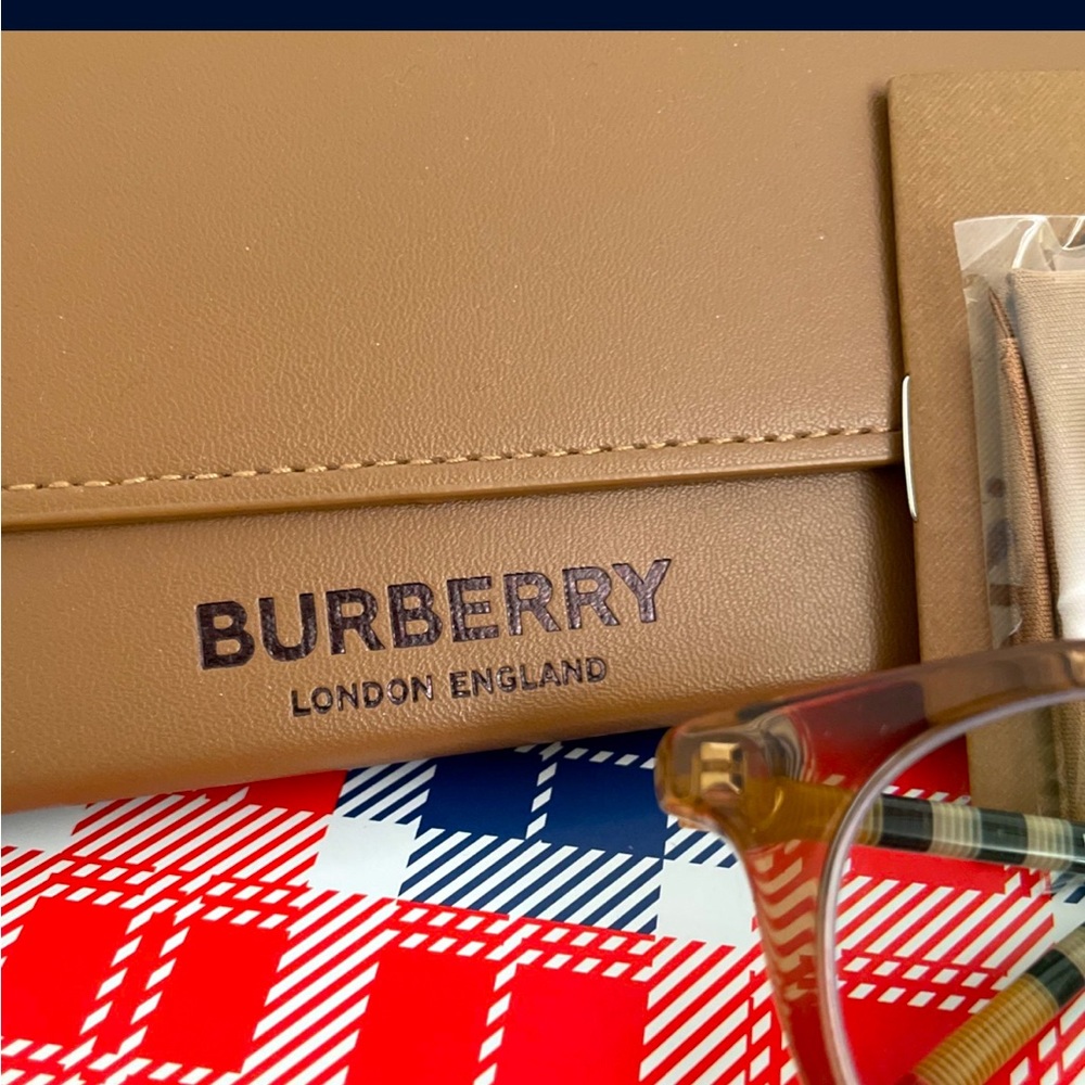 Burberry eyeglasses 👓